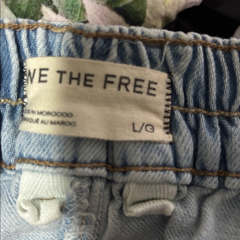 NWOT Free People We the Free Blossom pull on Jeans Size L - Picture 4 of 4